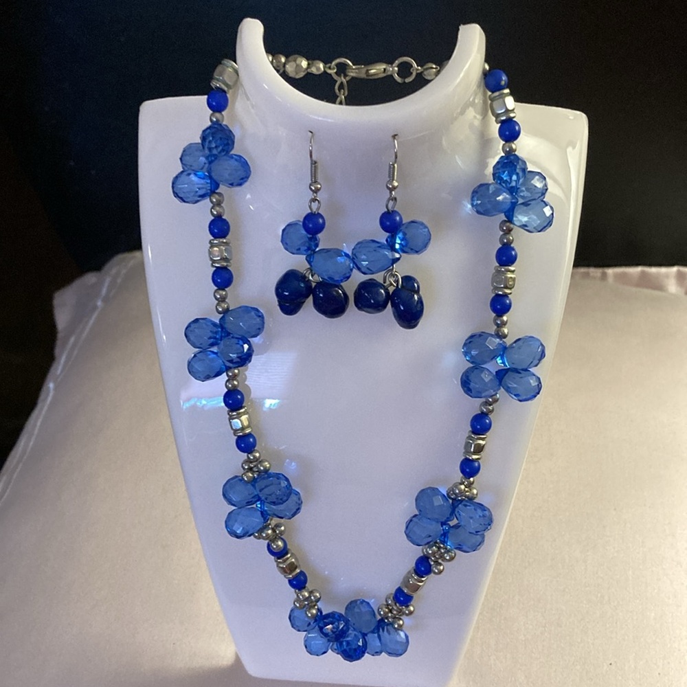 NWOT - EsMar Silvertone Sapphire Blue Crystal Necklace & Matching Earrings